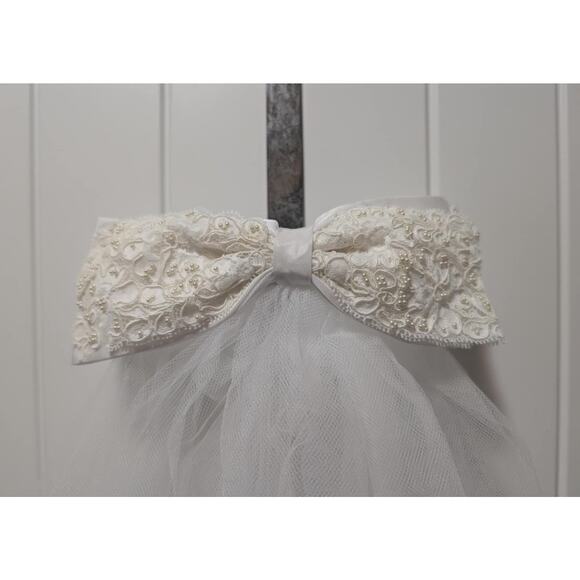 Crocheted Floral Beaded Bow Lace Wedding Veil 35 Inch main image 10
